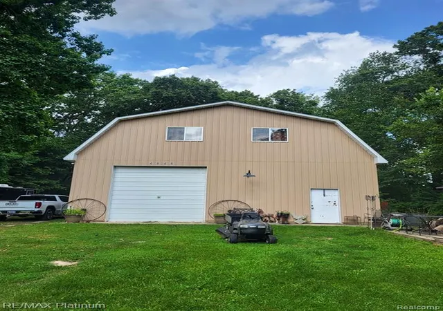 image of 4845 Hawthorne Dr, Howell, MI 48843 | MLS# 61009486