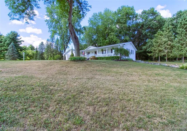 2nd image of 1500 Duff Ln, Milford, MI 48381 | MLS# 61022702