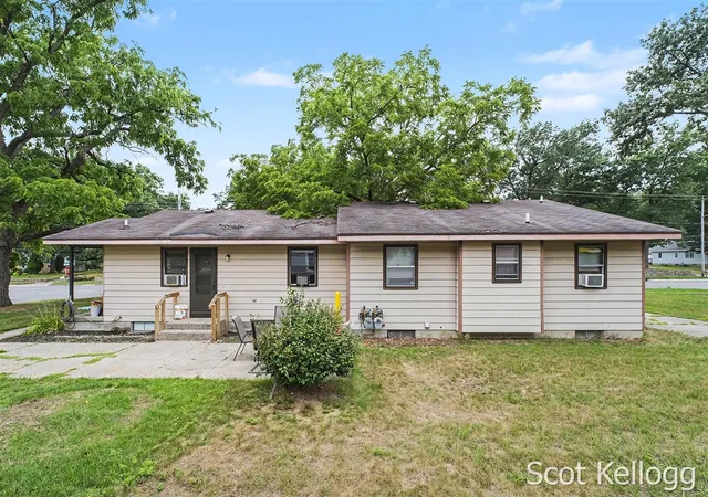 Listing Photo 4 - Condo for sale in building located at 3822-3824 Burlingame Ave, Wyoming, MI 49509