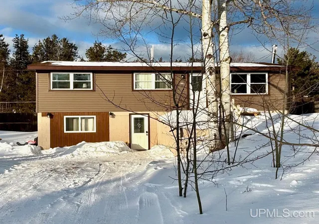 Photo 1 of Single family home for sale at 165 Dana Ln, Marquette, MI 49855 | MLS# 50198423 | Listing updated on 2026-02-10