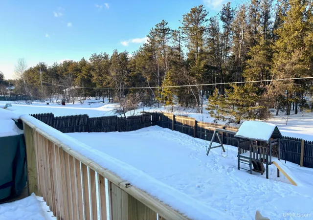 Photo 2 of Single family home for sale at 165 Dana Ln, Marquette, MI 49855 | MLS# 50198423 | Listing updated on 2026-02-10