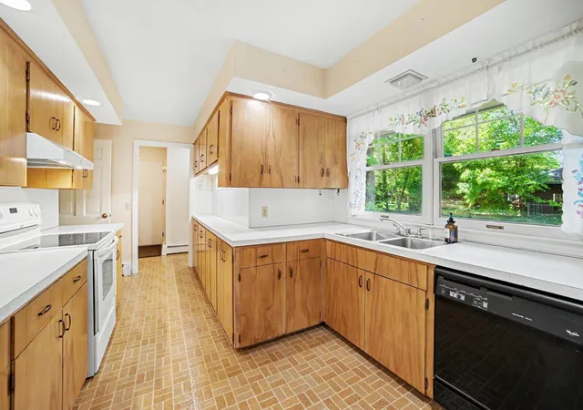 5th image of 5609 Evergreen St, Midland, MI 48642 | MLS# 50209400