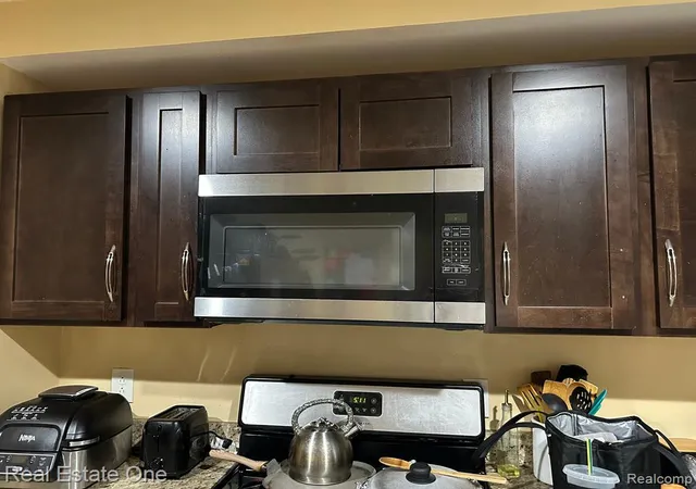 Photo 3 of Sale Pending at 22931 Champaign St, Taylor, MI 48180 | MLS# 60353585 | Listing updated on 2025-06-20