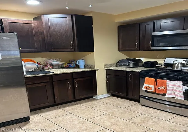 Photo 4 of Sale Pending at 22931 Champaign St, Taylor, MI 48180 | MLS# 60353585 | Listing updated on 2025-06-20