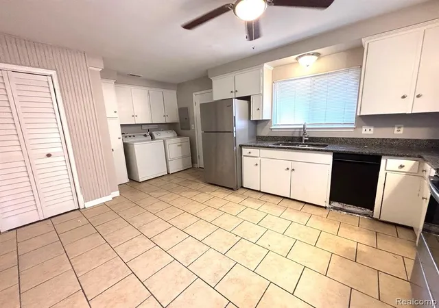 Homes for sale in Hazel Park, MI | 1455 E George Ave, Hazel Park, MI 48030 2615 | MLS# 60996114