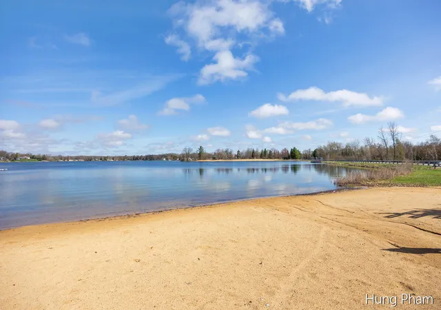 Homes for sale in Stanwood, MI | 7724 W Lake Dr, Stanwood, MI 49346 | MLS# 70526400