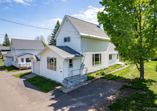 Photo 1 of Single family home for sale at 56902 Hecla St, Calumet, MI 49913 | MLS# 50219056 | Listing updated on 2026-08-19