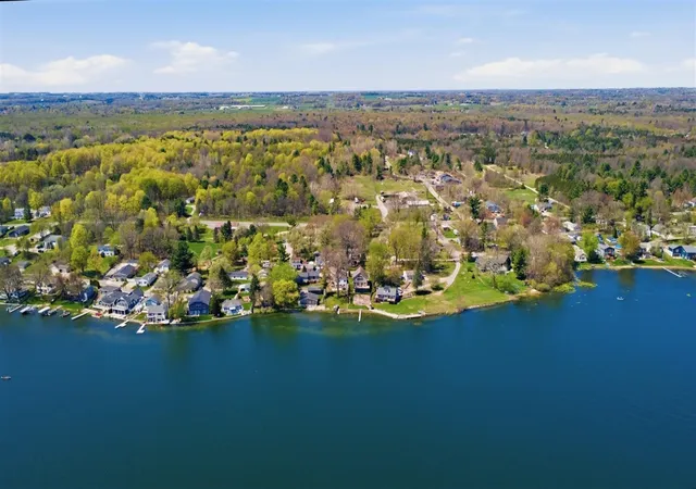 Homes for sale in Sparta, MI | 11816 Maywood Dr, Sparta, MI 49345 | MLS# 70509876