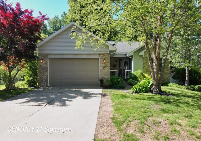 Homes for sale in Flushing, MI | 217 Dutch Mill Dr, Flushing, MI 48433 | MLS# 50213178