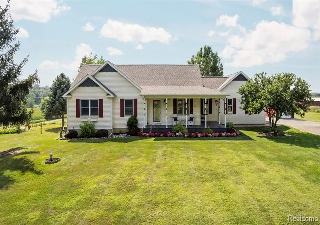 Homes for sale in Fowlerville, MI | 344 S Truhn Rd, Fowlerville, MI 48836 | MLS# 61005263