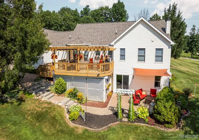 Homes for sale in Fowlerville, MI | 344 S Truhn Rd, Fowlerville, MI 48836 | MLS# 61005263