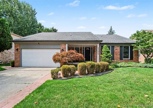 2nd image of 5309 Orchard Crest Dr, Troy, MI 48085 | MLS# 61023020