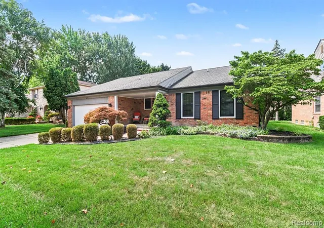3rd image of 5309 Orchard Crest Dr, Troy, MI 48085 | MLS# 61023020