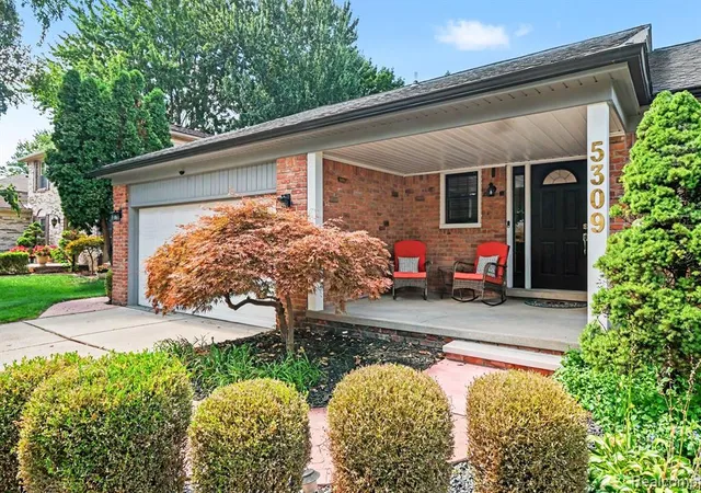 4th image of 5309 Orchard Crest Dr, Troy, MI 48085 | MLS# 61023020