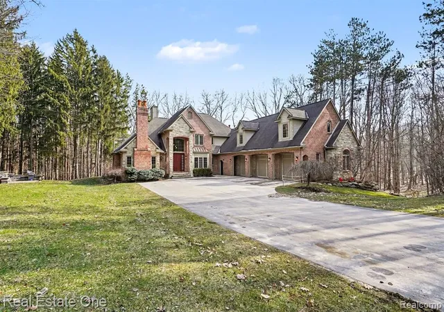2nd image of 12901 Sleigh Trl, Milford, MI 48380 | MLS# 60974793