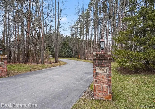 3rd image of 12901 Sleigh Trl, Milford, MI 48380 | MLS# 60974793