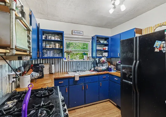 Photo 1 of Sale Pending at 2034 Royce Ave, Kalamazoo, MI 49001 | MLS# 70538109 | Listing updated on 2026-07-08