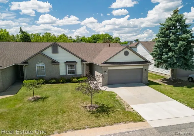 Homes for sale in Commerce Township, MI | 283 Whispering Hill, Commerce Township, MI 48390 | MLS# 60998265