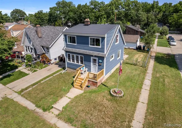 Photo 4 of Sale Pending at 34604 Chestnut St, Wayne, MI 48184 | MLS# 61010764 | Listing updated on 2026-08-17