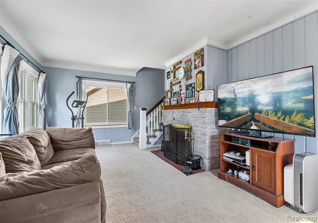 Photo 5 of Sale Pending at 34604 Chestnut St, Wayne, MI 48184 | MLS# 61010764 | Listing updated on 2026-08-17
