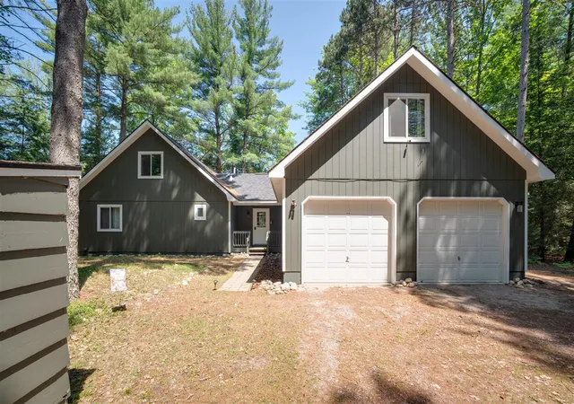 Photo 1 of Single family home for sale at 6954 Aarwood, Rapid City, MI 49676 | MLS# 70543585 | Listing updated on 2026-08-31