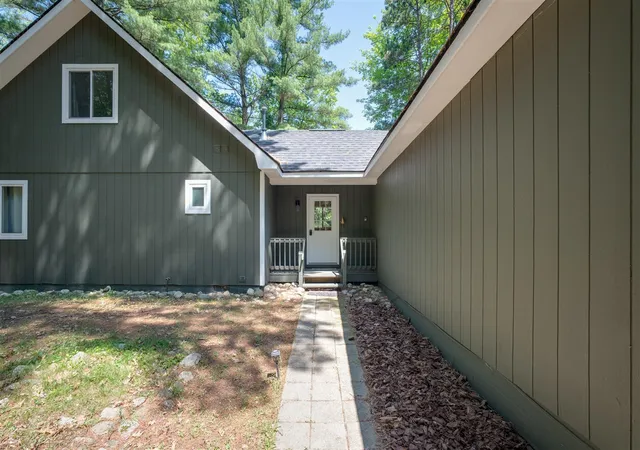 Photo 2 of Single family home for sale at 6954 Aarwood, Rapid City, MI 49676 | MLS# 70543585 | Listing updated on 2026-08-31