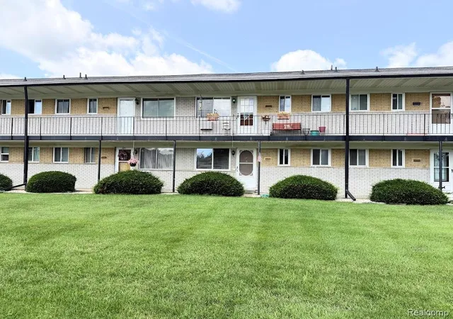 Homes for sale in South Lyon, MI | 26965 Milford R Milford Rd, South Lyon, MI 48178