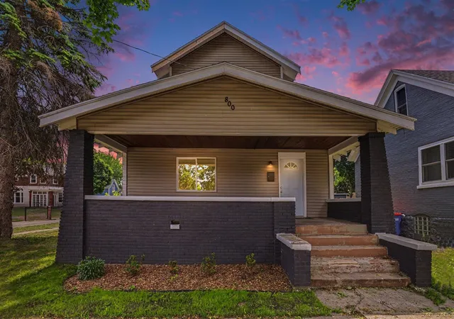 Photo 2 of Single family home for sale at 800 6th Street, Grand Rapids, MI 49504 | MLS# 70537031 | Listing updated on 2026-10-23