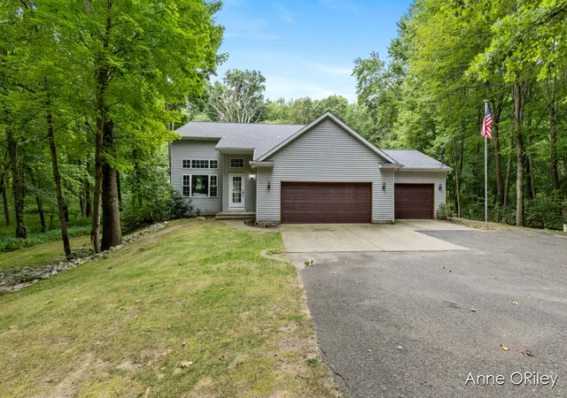 Homes for sale in Middleville, MI | 3705 Josie Ln, Middleville, MI 49333 | MLS# 70492110