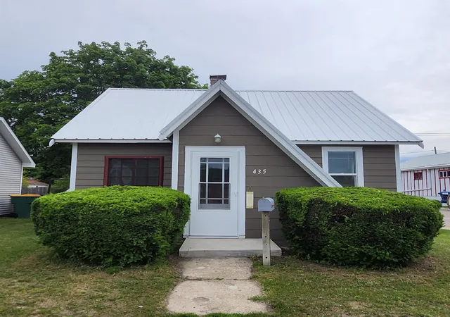 Homes for sale in Gladwin, MI | 435 E Cedar Ave, Gladwin, MI 48624 | MLS# 50214258