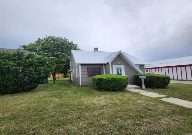 Homes for sale in Gladwin, MI | 435 E Cedar Ave, Gladwin, MI 48624 | MLS# 50214258