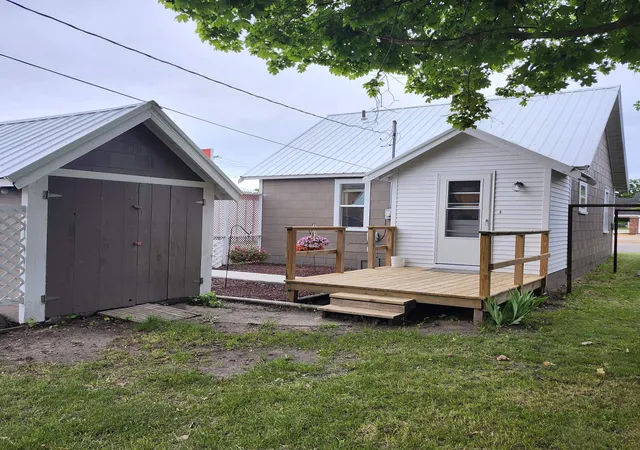 Homes for sale in Gladwin, MI | 435 E Cedar Ave, Gladwin, MI 48624 | MLS# 50214258