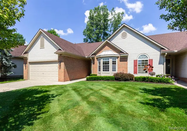 Photo 2 of Condo for sale at 487 N Oak Dr, Commerce Township, MI 48390 | MLS# 61009686 | Listing updated on 2026-08-03