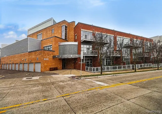 1st image of 322 E Harrison Ave, Royal Oak, MI 48067 | MLS# 60977527
