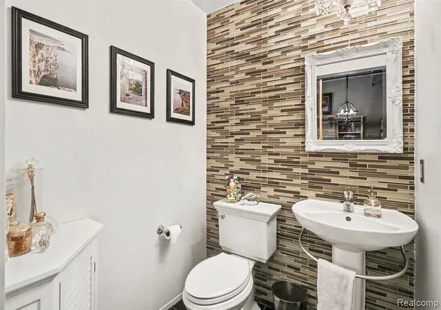 5th image of 322 E Harrison Ave, Royal Oak, MI 48067 | MLS# 60977527