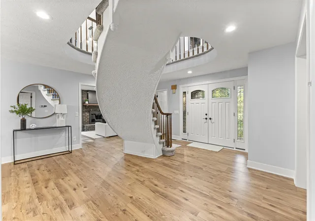 3rd image of 27155 Drake Rd, Farmington Hills, MI 48331 | MLS# 70494933
