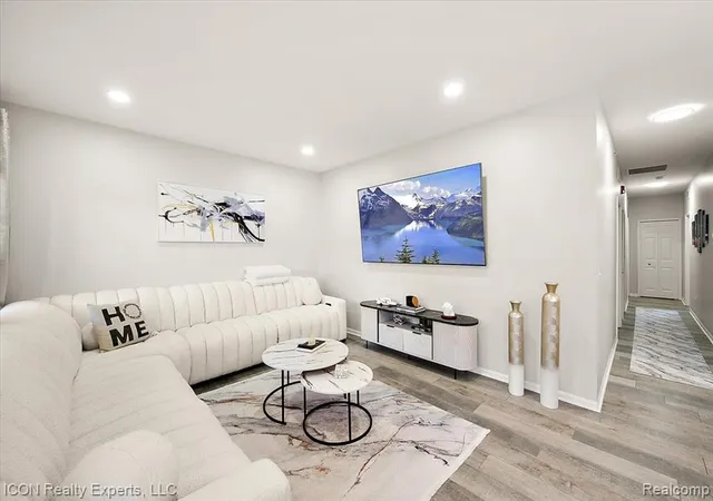 Homes for sale in Commerce Twp, MI | 527 Red Oak Ct, Commerce Twp, MI 48390 | MLS# 60996629