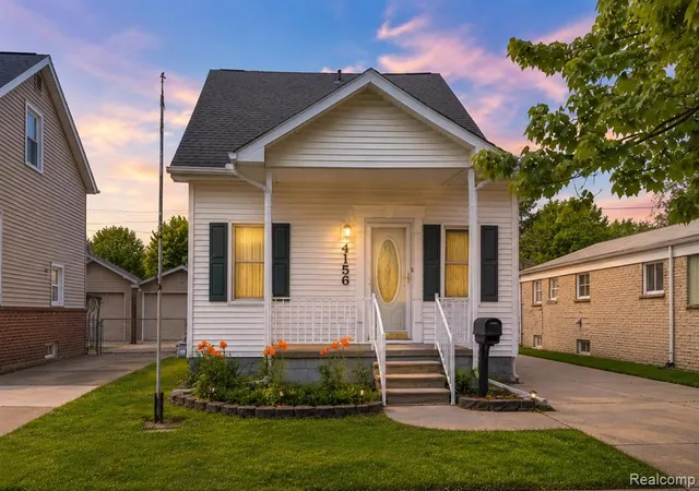 Homes for sale in Lincoln Park, MI | 4156 Burns Ave, Lincoln Park, MI 48146 | MLS# 60996738