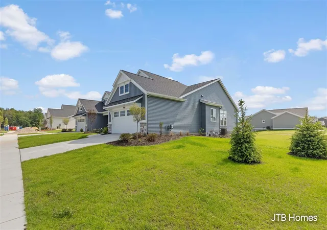 Listing Photo 4 - Condo for sale in building located at 7606 Hidden Brk Ln, Allendale, MI 49401 - Unit #34