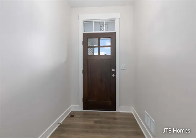 Listing Photo 5 - Condo for sale in building located at 7606 Hidden Brk Ln, Allendale, MI 49401 - Unit #34