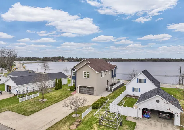 Homes for sale in Cadillac, MI | 2121 Sunnyside Dr, Cadillac, MI 49601 | MLS# 80067580