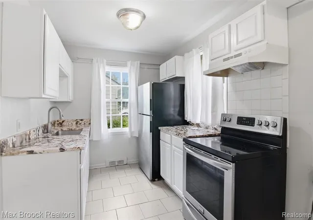 Photo 2 of Single family home for sale at 10431 Corning St, Oak Park, MI 48237 3919 | MLS# 61014026 | Listing updated on 2026-08-27
