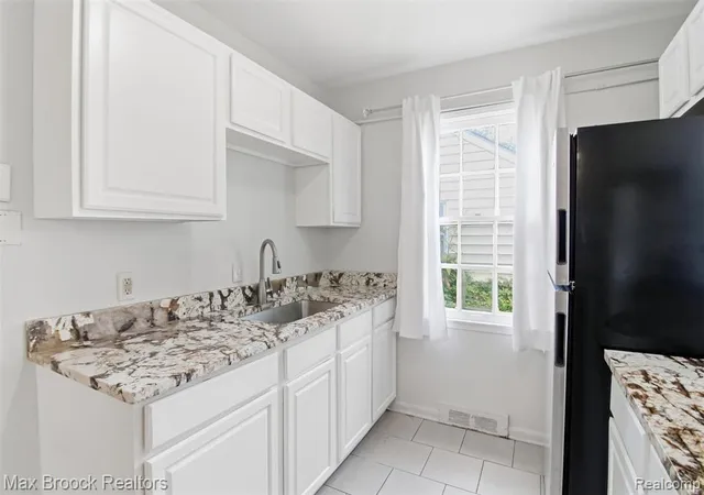 Photo 3 of Single family home for sale at 10431 Corning St, Oak Park, MI 48237 3919 | MLS# 61014026 | Listing updated on 2026-08-27