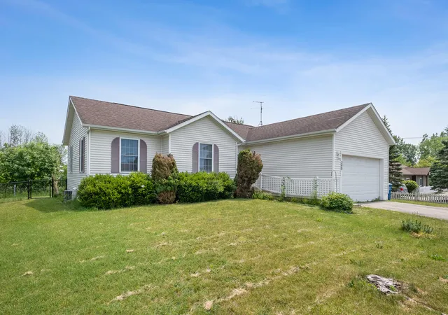Homes for sale in Coopersville, MI | 340 64th Ave, Coopersville, MI 49404 | MLS# 70537878