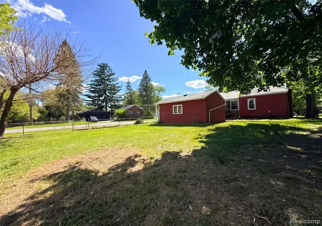Photo 5 of Single Family Residence at 17604 Wakenden, Redford, MI 48240 | MLS# 60993504 | | Sold on 2026-08-05