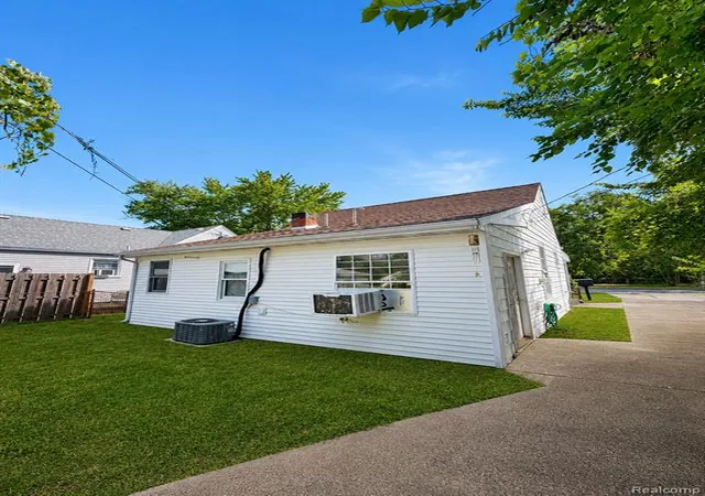 Photo 2 of Single family home for sale at 23743 Lorraine Ave, Warren, MI 48089 1737 | MLS# 61024744 | Listing updated on 2026-09-04
