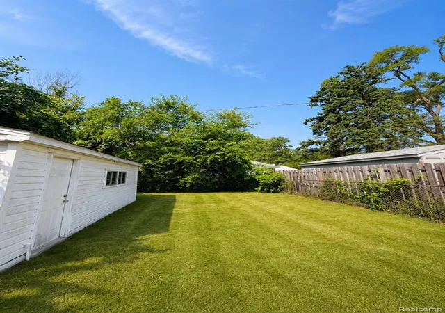 Photo 4 of Single family home for sale at 23743 Lorraine Ave, Warren, MI 48089 1737 | MLS# 61024744 | Listing updated on 2026-09-04