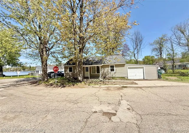 Homes for sale in Lapeer, MI | 300 Georgia Dr, Lapeer, MI 48446 | MLS# 60991292