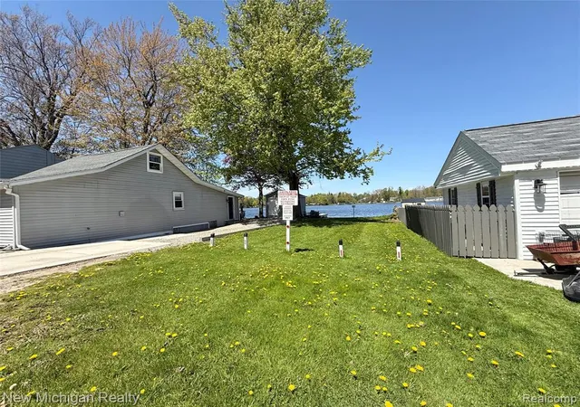 Homes for sale in Lapeer, MI | 300 Georgia Dr, Lapeer, MI 48446 | MLS# 60991292
