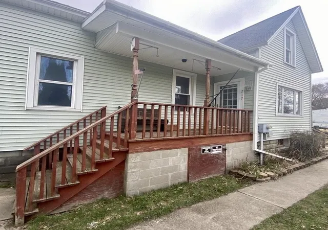 Homes for sale in Manistee, MI | 217 Tenth St, Manistee, MI 49660 | MLS# 50174025